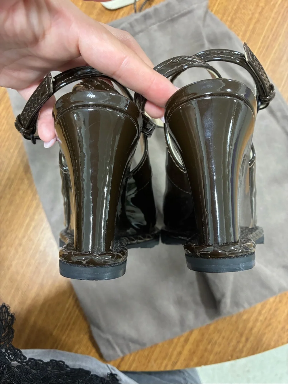 BOTTEGA VENETA 2010S DARK BROWN PATENT LEATHER HEELS